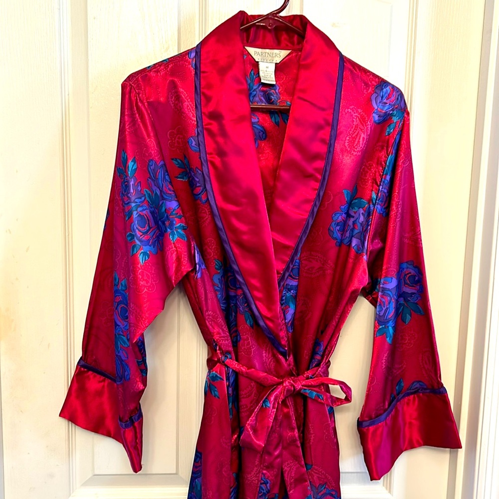 Partners Mervyns Women’s size Medium Long Robe with inner and outer tie pockets